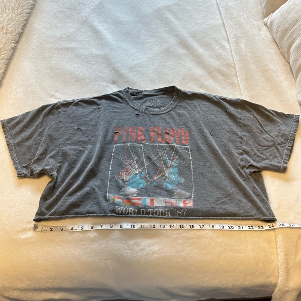 Graphic Cropped Shirt - Picture 3 of 7